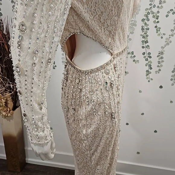 Mac Duggal EMBELLISHED ONE SLEEVE CUT OUT GOWN Sz 8 - Picture 8 of 12